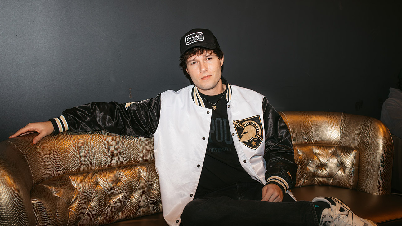 Zach Justice: Beyond the Height – The Multifaceted Journey of a Digital Creator